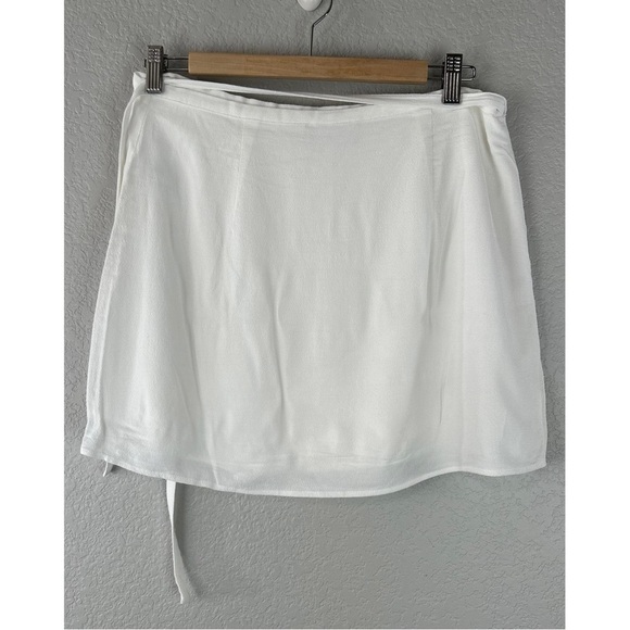 Aritzia Sun-Deh White Full Wrap Mini Skirt, size Large - Picture 9 of 14